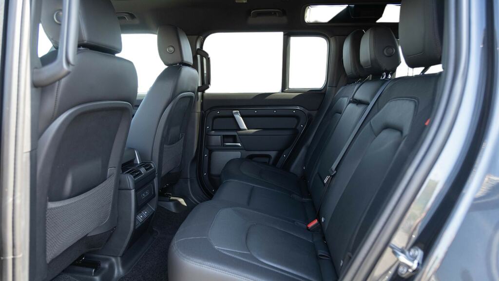 Land Rover Defender 110 2.0 P400e X-dynamic S 110 Grey #4
