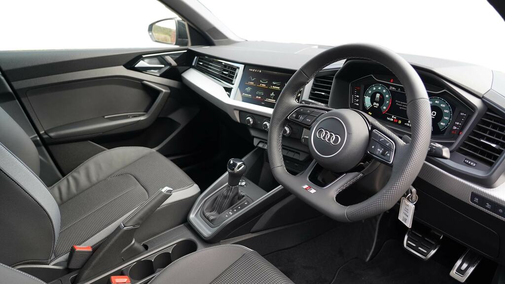 Audi A1 30 Tfsi Black Edition S Tronic YC26ZXZ Blue #6