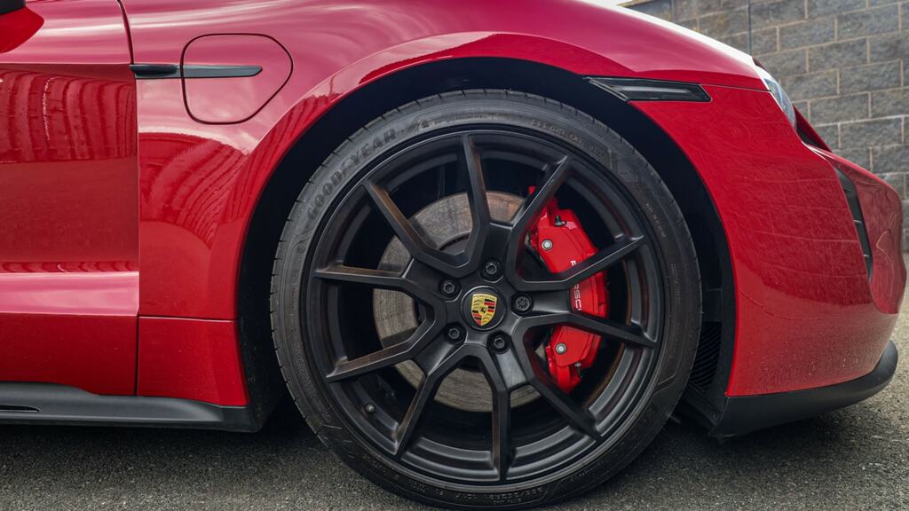Porsche Taycan 440Kw Gts 93Kwh Red #4