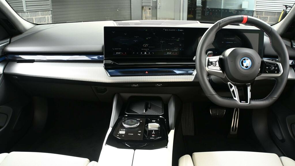 BMW i5 442Kw M60 Xdrive 84Kwh BL75ZHX Black #4