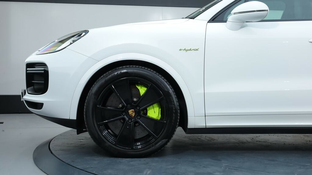 Porsche Cayenne E-hybrid Turbo S Tiptronic S White #4