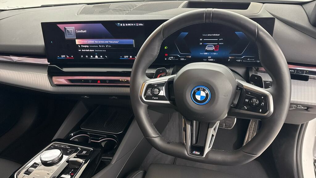 BMW 5 Series 530E M Sport YE25UVX White #5