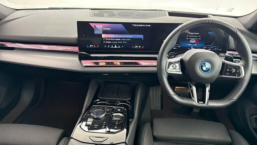 BMW 5 Series 530E M Sport YE25UVX White #4