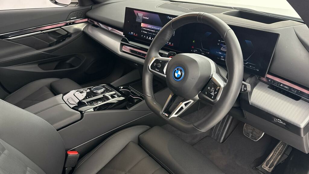 BMW 5 Series 530E M Sport YE25UVX White #6