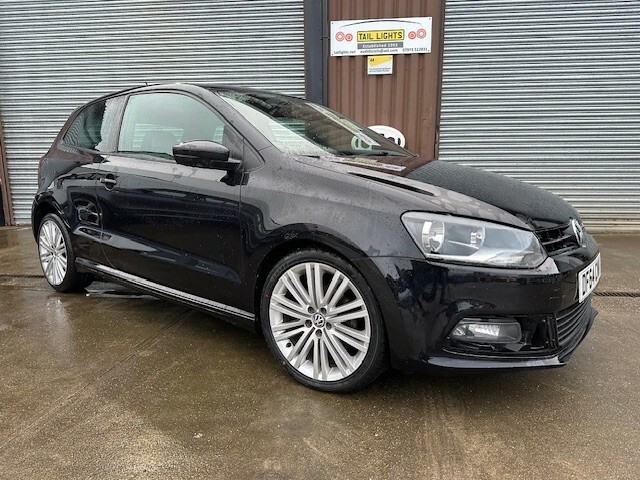 Volkswagen Polo Hatchback 1.4 Tsi Bluemotion Tech Act Bluegt 2014 White