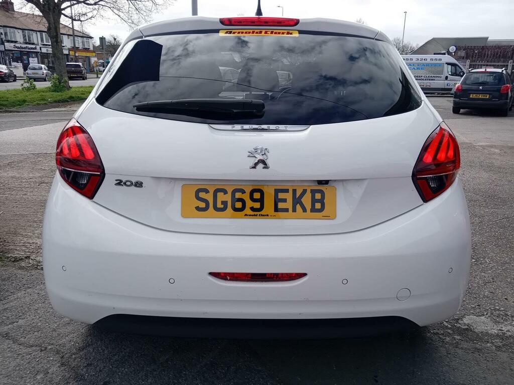 Peugeot 208 Hatchback 1.2 Puretech Tech Edition Euro 6 Ss 5 SG69EKB White #3