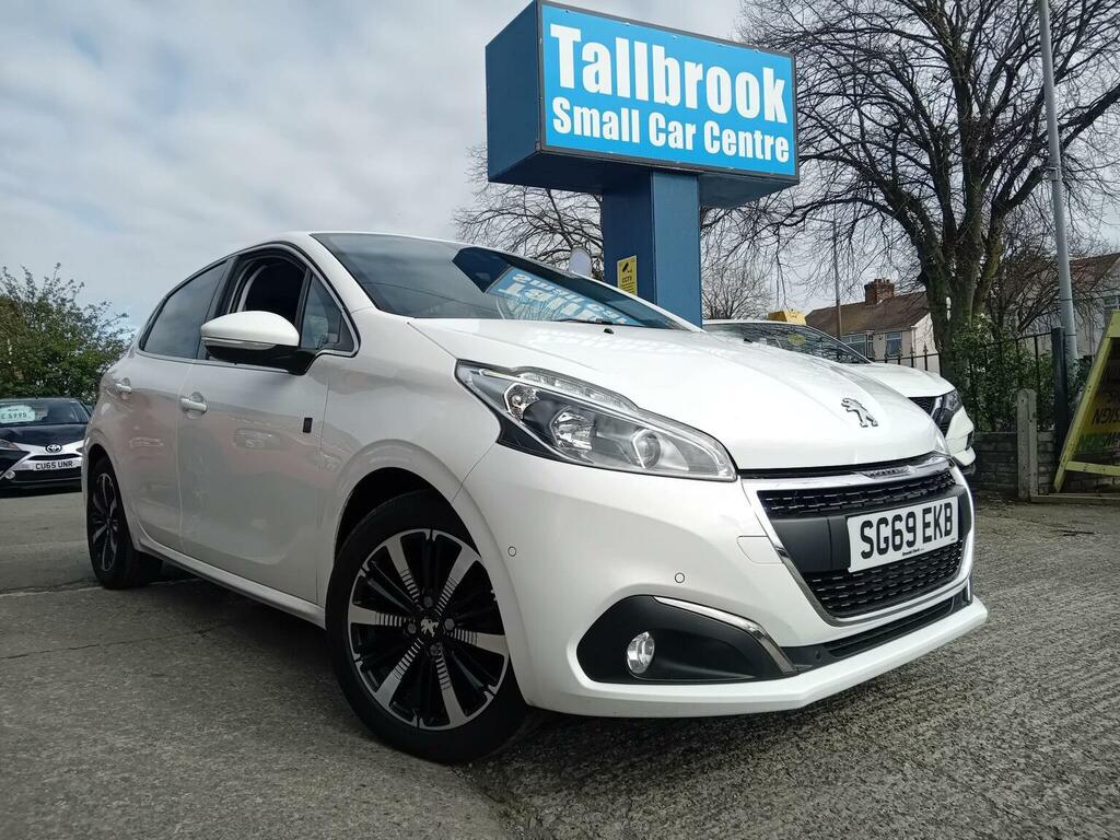 Peugeot 208 Hatchback 1.2 Puretech Tech Edition Euro 6 Ss 5 White