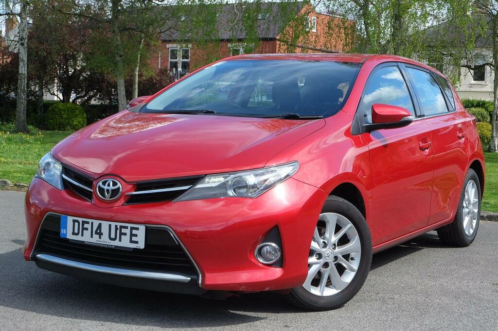 Toyota Auris Hatchback 1.6 V-matic Icon Euro 5 201414 Red