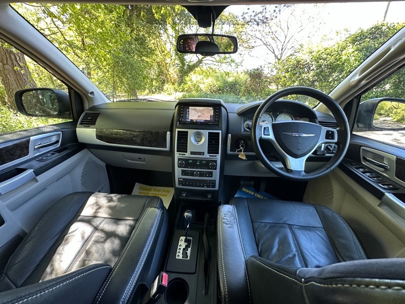 Chrysler Voyager Mpv Black #8