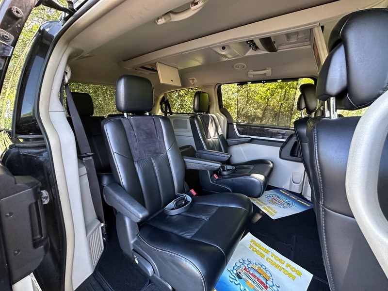 Chrysler Voyager Mpv Black #6