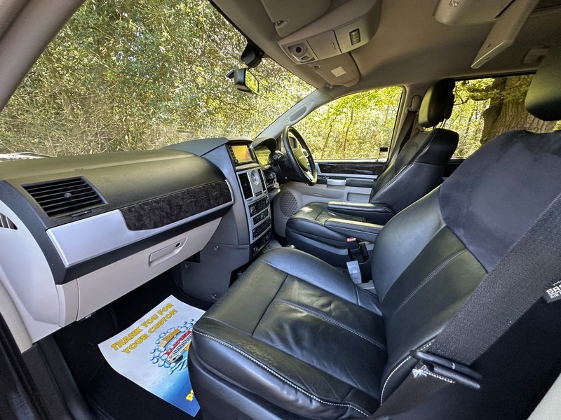 Chrysler Voyager Mpv Black #17
