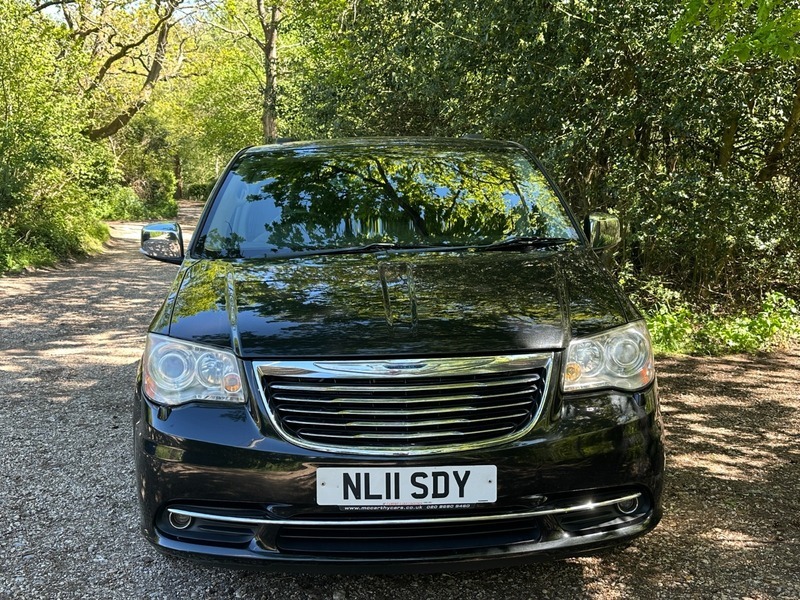 Chrysler Voyager Mpv Black #2