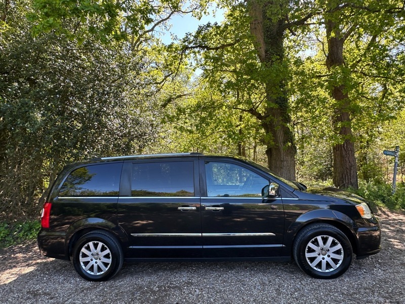 Chrysler Voyager Mpv Black #3