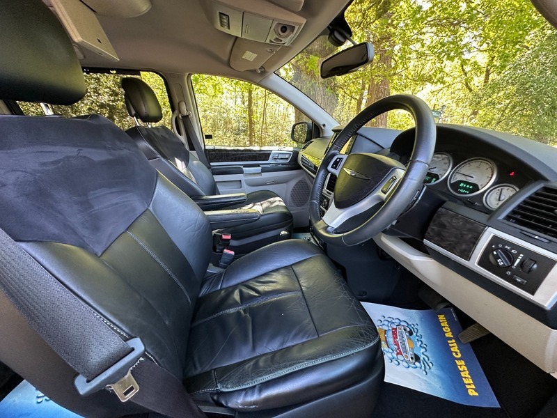 Chrysler Voyager Mpv Black #10