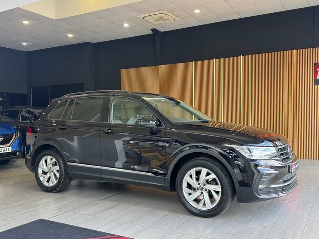Volkswagen Tiguan 2021 1.5 Tsi Life Suv Dsg Euro 6 Ss LO70YBB Black #2