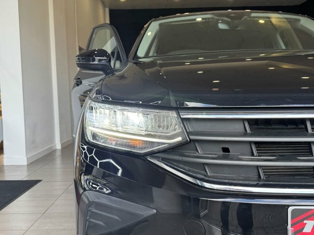 Volkswagen Tiguan 2021 1.5 Tsi Life Suv Dsg Euro 6 Ss LO70YBB Black #6