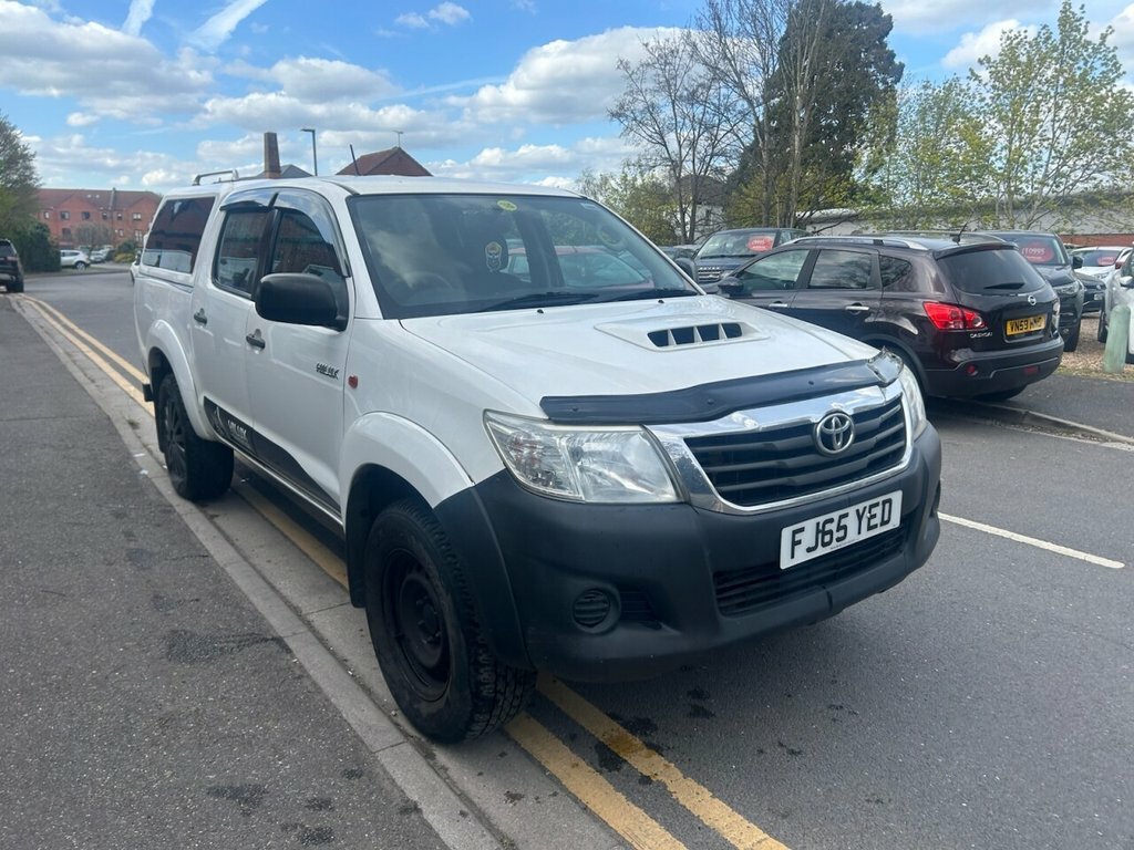 Toyota HILUX 2.5L Active White #5