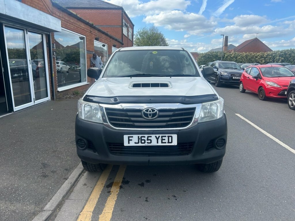 Toyota HILUX 2.5L Active White #3