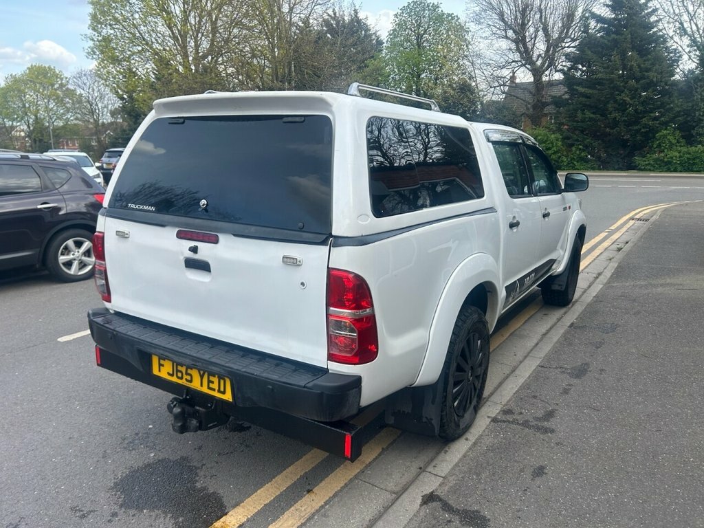 Toyota HILUX 2.5L Active White #6
