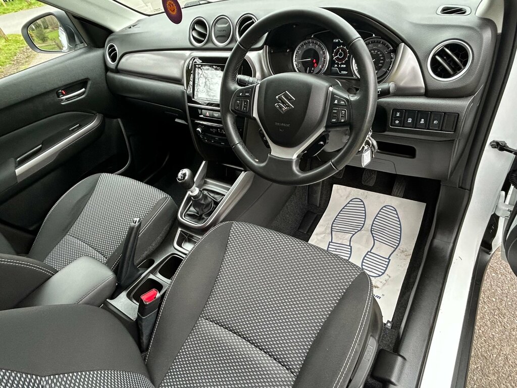 Suzuki Vitara 1.4 Boosterjet Mhev Sz-t Suv Hybrid Man LC23KOJ White #2