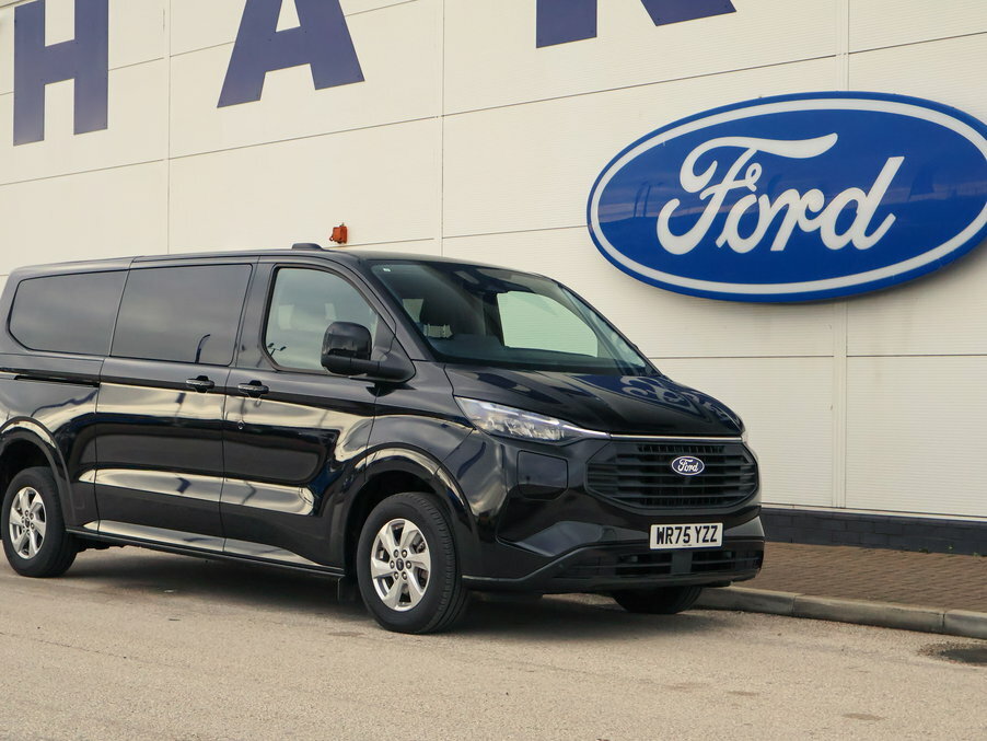 Ford Transit Custom 2.5 Phev 232Ps H1 Kombi Limited 9 Seater Black