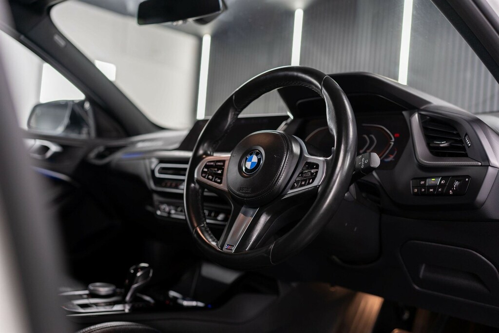 BMW 1 Series Hatchback LG71SLZ White #3