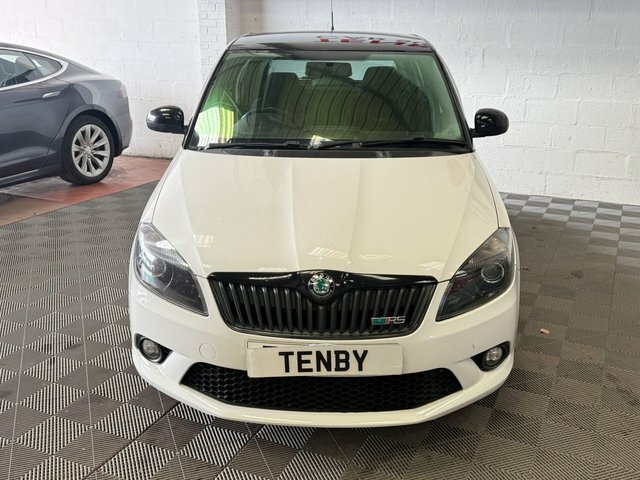 Skoda Fabia Automatic FD12YJL White #2