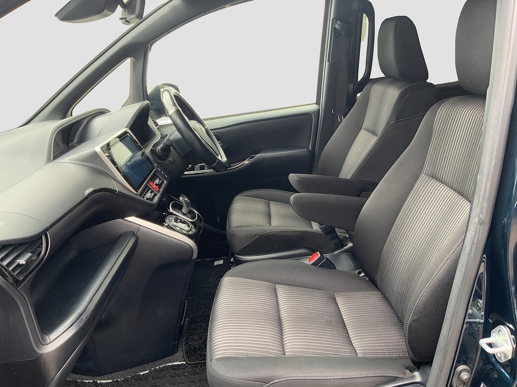 Toyota Voxy Petrol #13