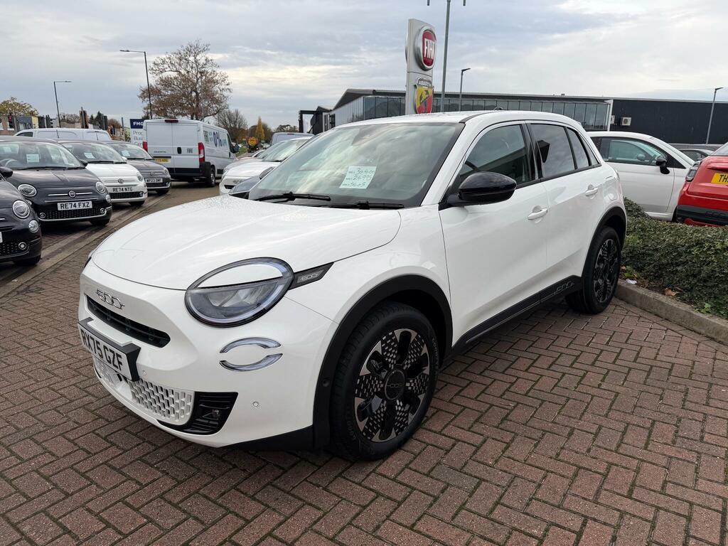 Fiat 600 1.2 1.2 Mhev La Prima Suv Hybrid E-dct RX26FYP Black #5