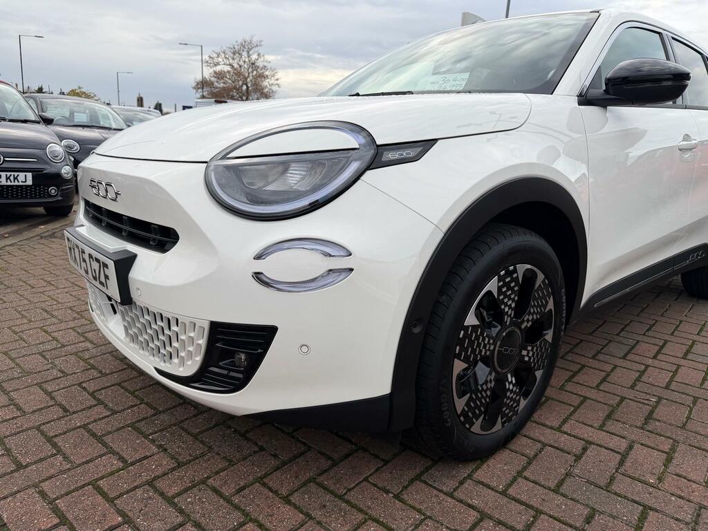 Fiat 600 1.2 1.2 Mhev La Prima Suv Hybrid E-dct RX26FYP Black #3