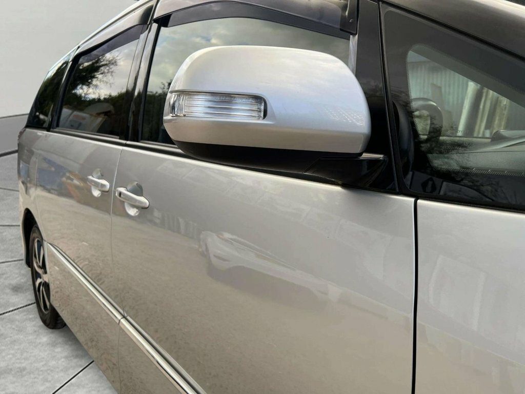 Toyota Estima White #36