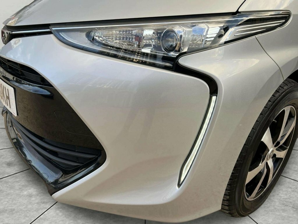 Toyota Estima White #39