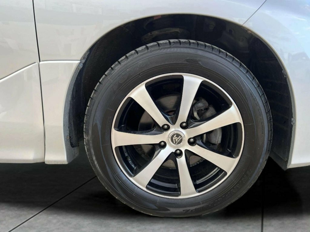 Toyota Estima White #15