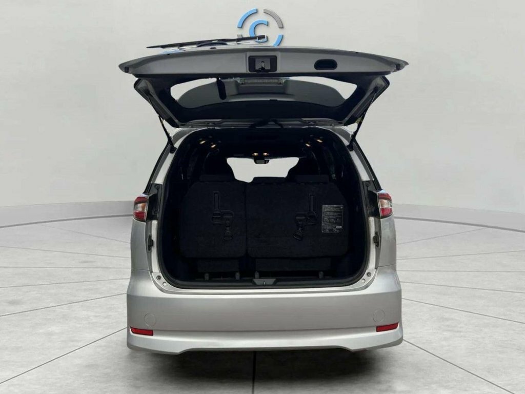 Toyota Estima White #7