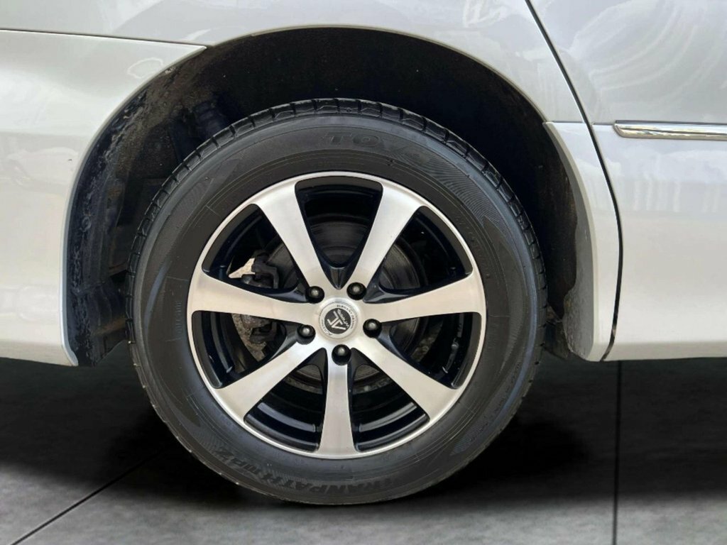 Toyota Estima White #14