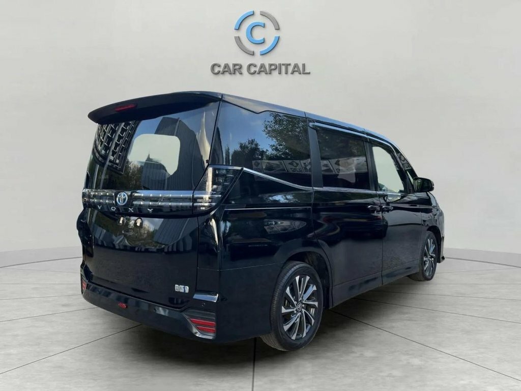 Toyota Noah Mpv Black #4