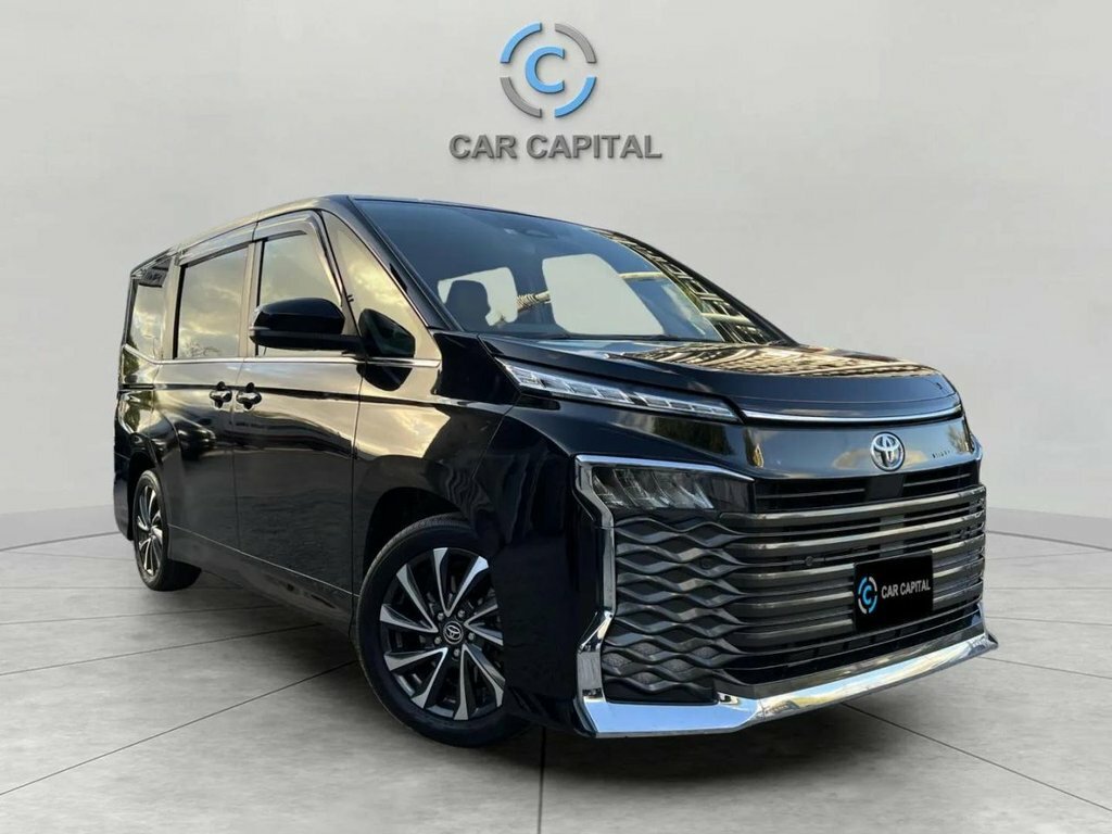 Toyota Noah Mpv Black #2