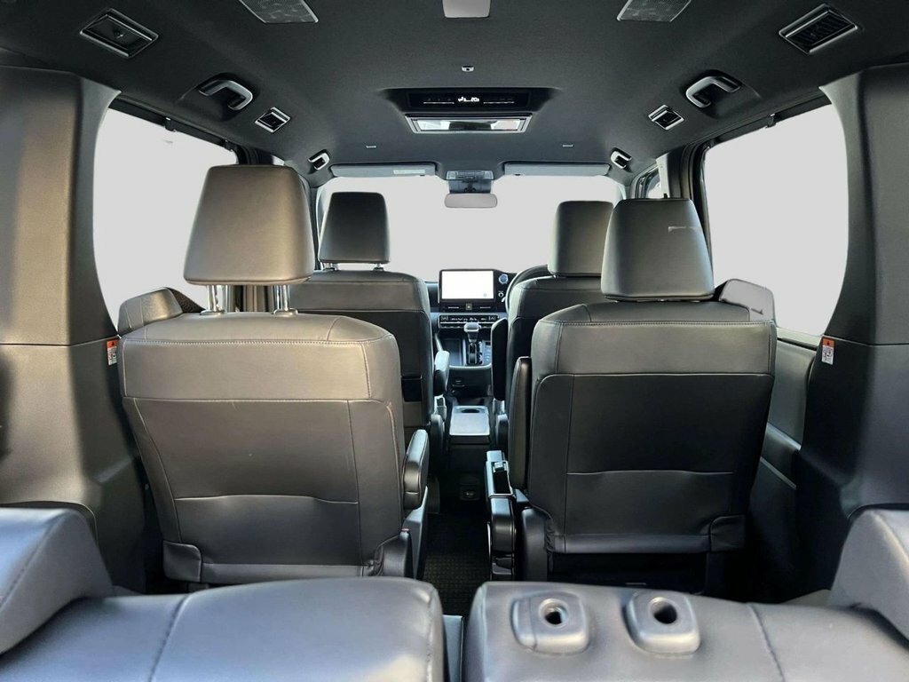 Toyota Noah Mpv Black #6