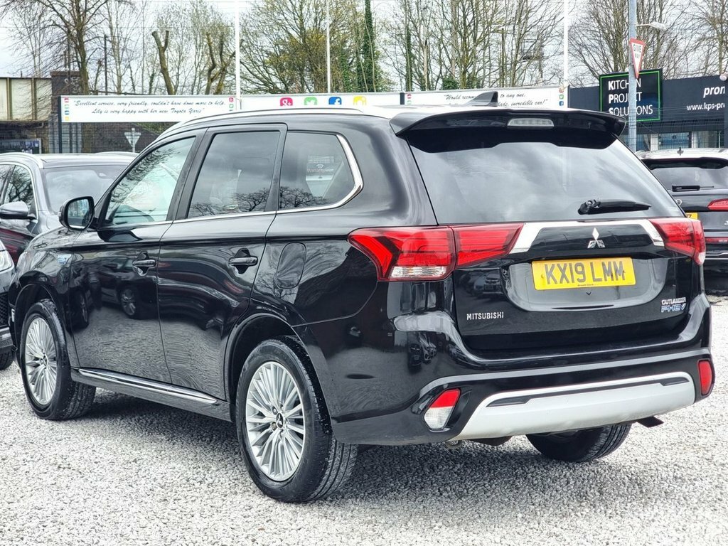 Mitsubishi Outlander 2.4L Juro KX19LMM Black #2