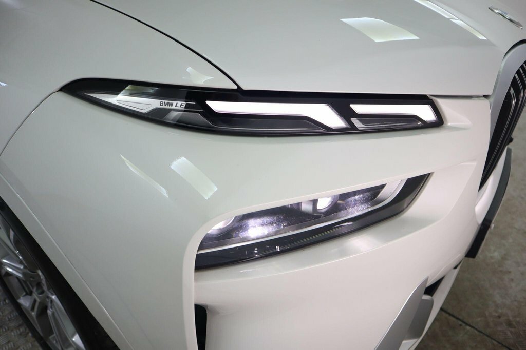BMW X7 3L Excellence White #5