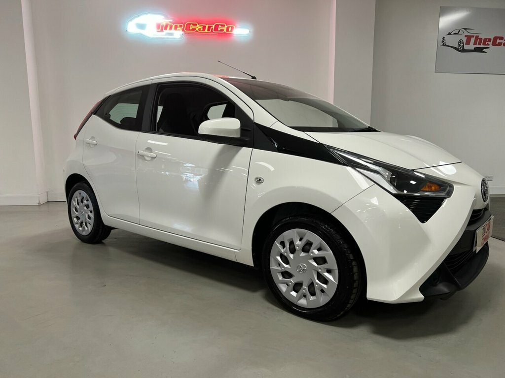 Toyota Aygo Aygo X-play Vvt-i MF68OEG White #3