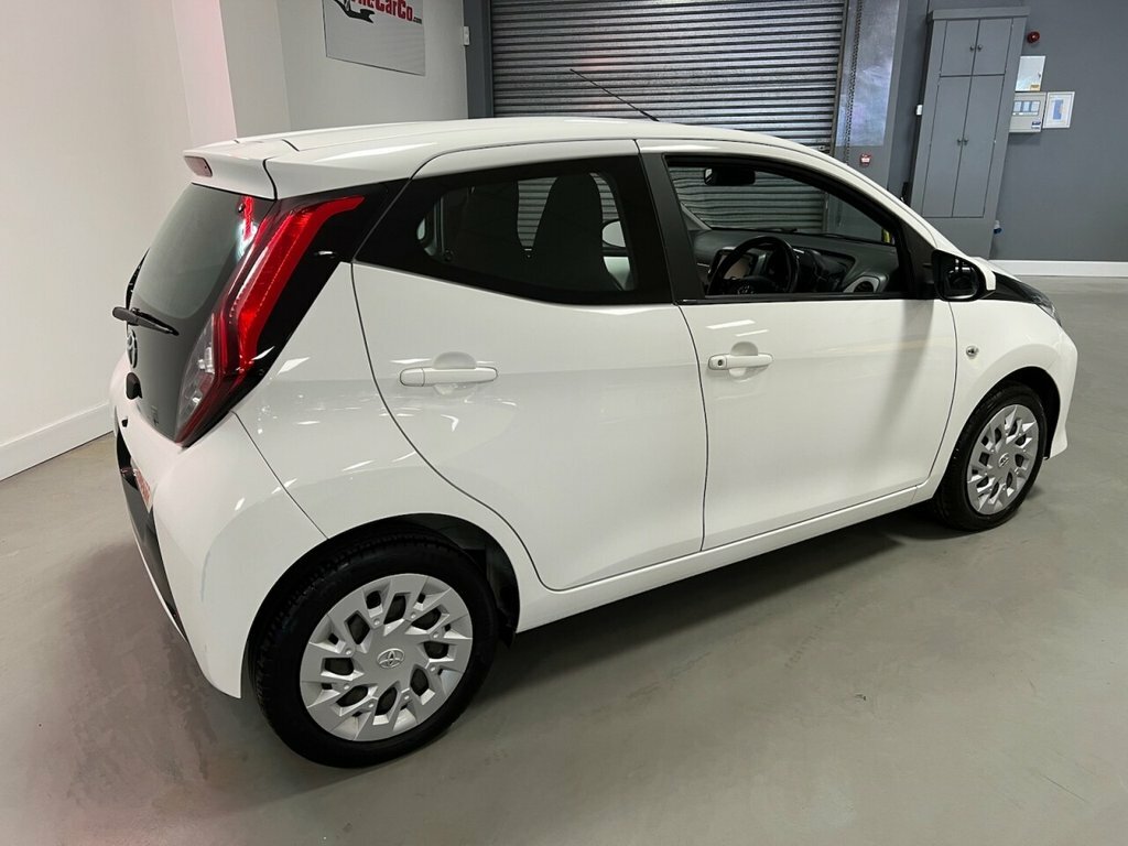 Toyota Aygo Aygo X-play Vvt-i MF68OEG White #5