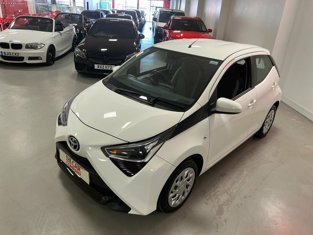 Toyota Aygo Aygo X-play Vvt-i MF68OEG White #2