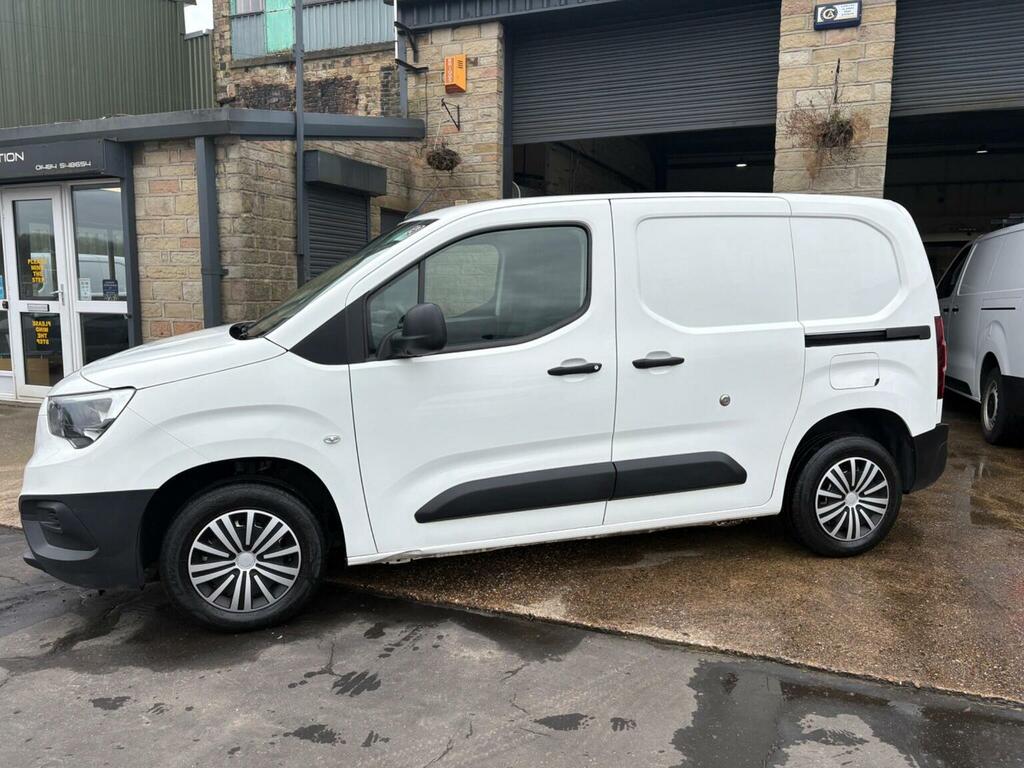 Vauxhall Combo Panel Van 1.5 Turbo D 2000 Dynamic L1 H1 Euro 6 SG71YSC White #5