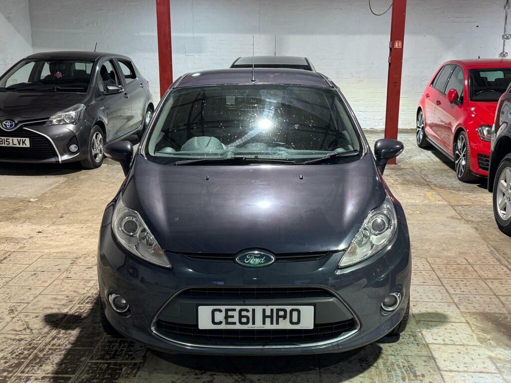 Ford Fiesta 1.4 Tdci Dpf Titanium CE61HPO Grey #2