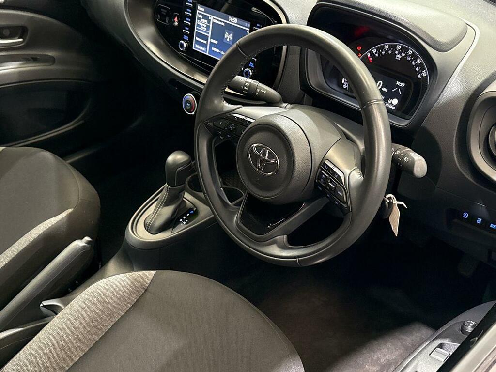 Toyota Aygo X 1.0 Vvt-i Pure SM72WFB Black #3