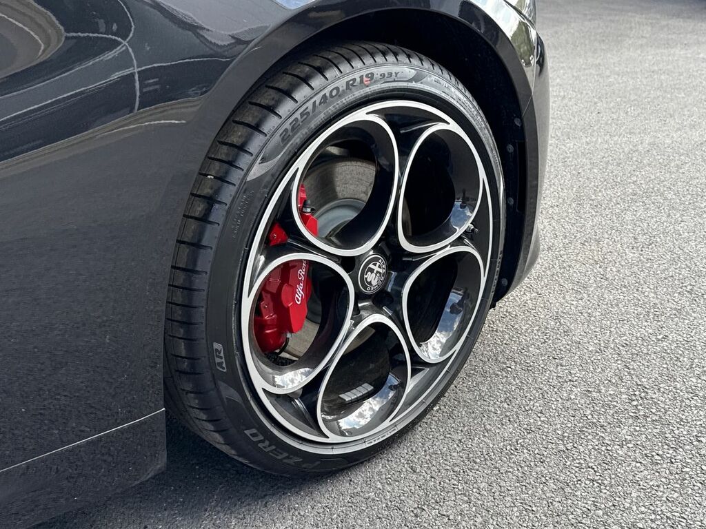 Alfa Romeo Giulia 2.0 Turbo Veloce CU26ZPF Black #4
