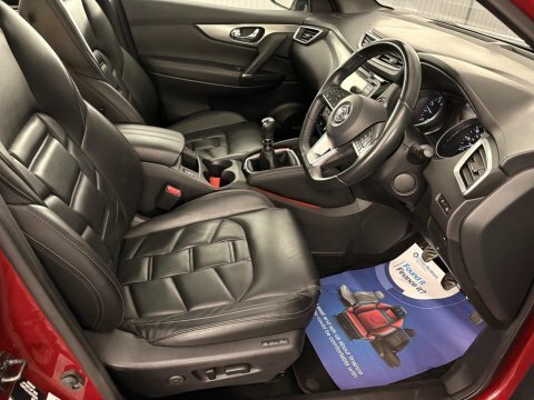 Nissan Qashqai 1.3 Dig-t Tekna YB20TAV Red #3
