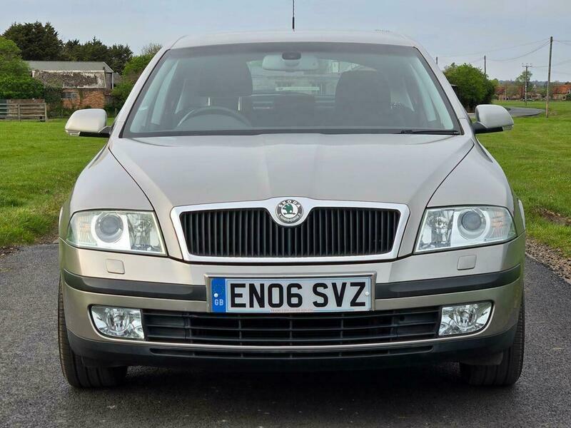 Skoda Octavia 1.6 Fsi Elegance Tiptronic Beige #2