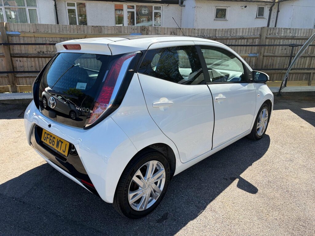 Toyota Aygo 1.0 Vvt-i X-pression Euro 6 GF66WTJ White #5